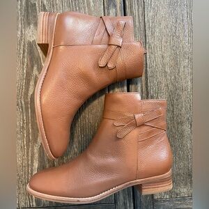 NWOT Talbot Tish Tie Pebble Ankle Boot- Size 7.5M